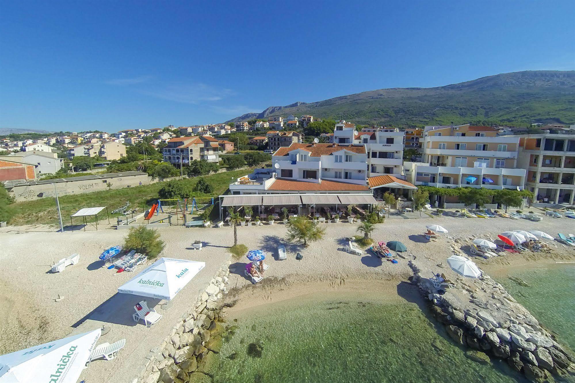 Pansion Amigos Hotell Podstrana Exteriör bild