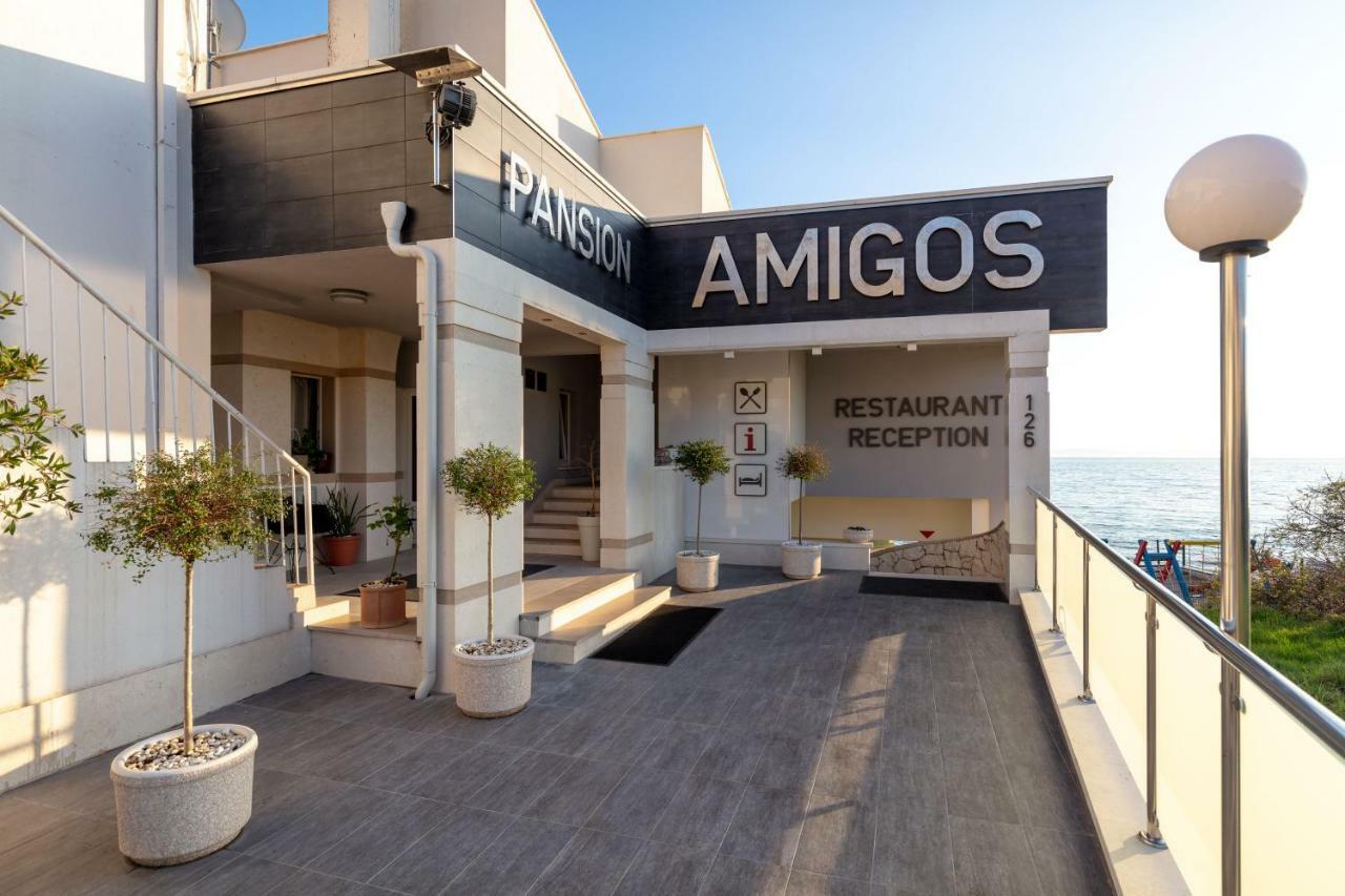 Pansion Amigos Hotell Podstrana Exteriör bild