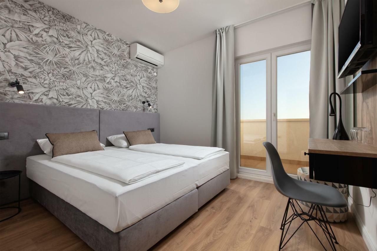 Pansion Amigos Hotell Podstrana Exteriör bild