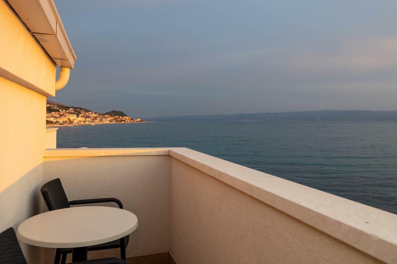 Pansion Amigos Hotell Podstrana Exteriör bild