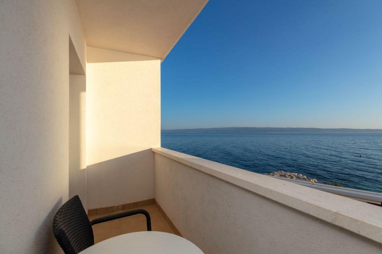 Pansion Amigos Hotell Podstrana Exteriör bild