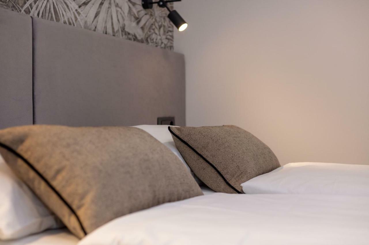 Pansion Amigos Hotell Podstrana Exteriör bild