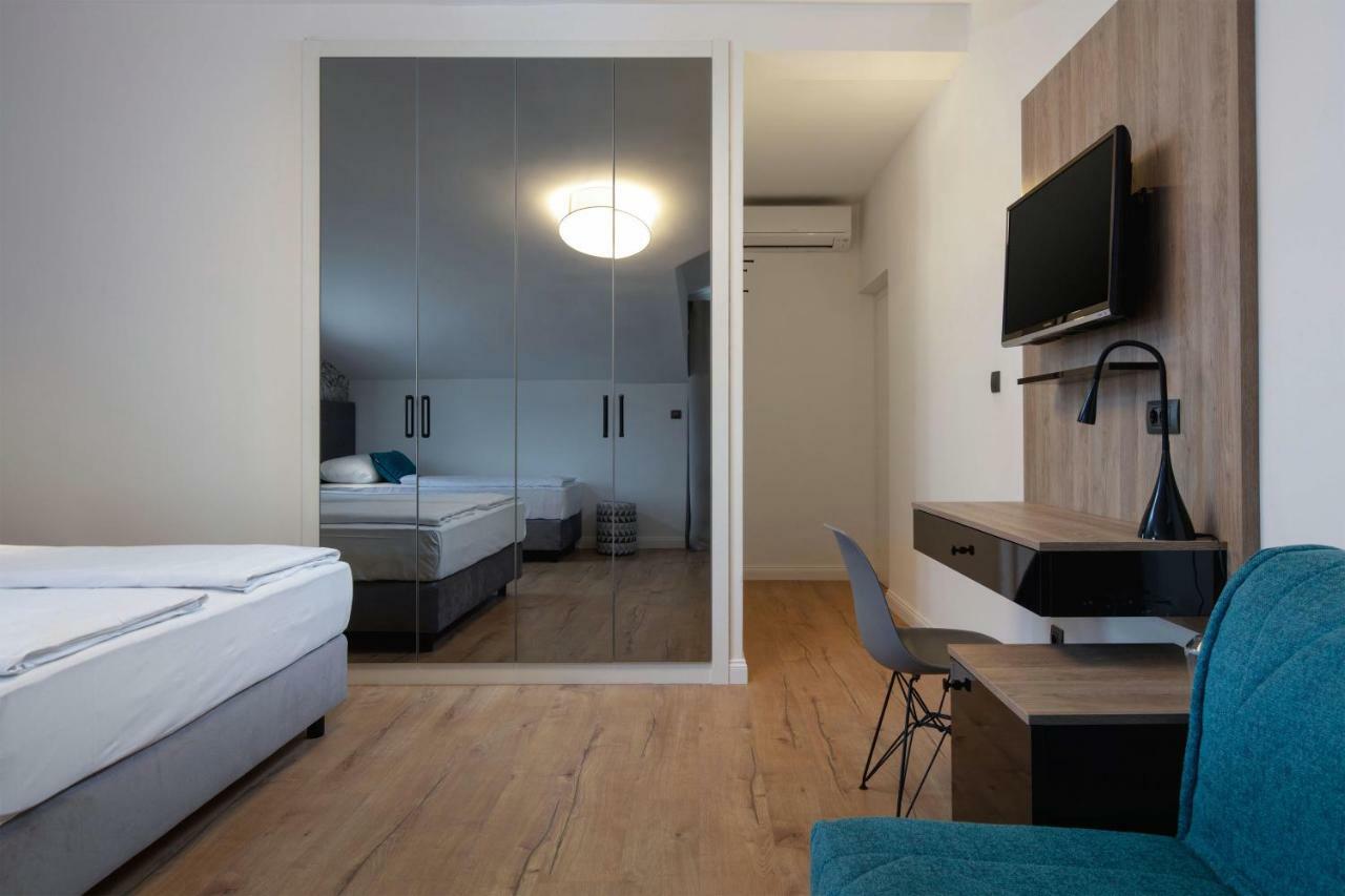 Pansion Amigos Hotell Podstrana Exteriör bild