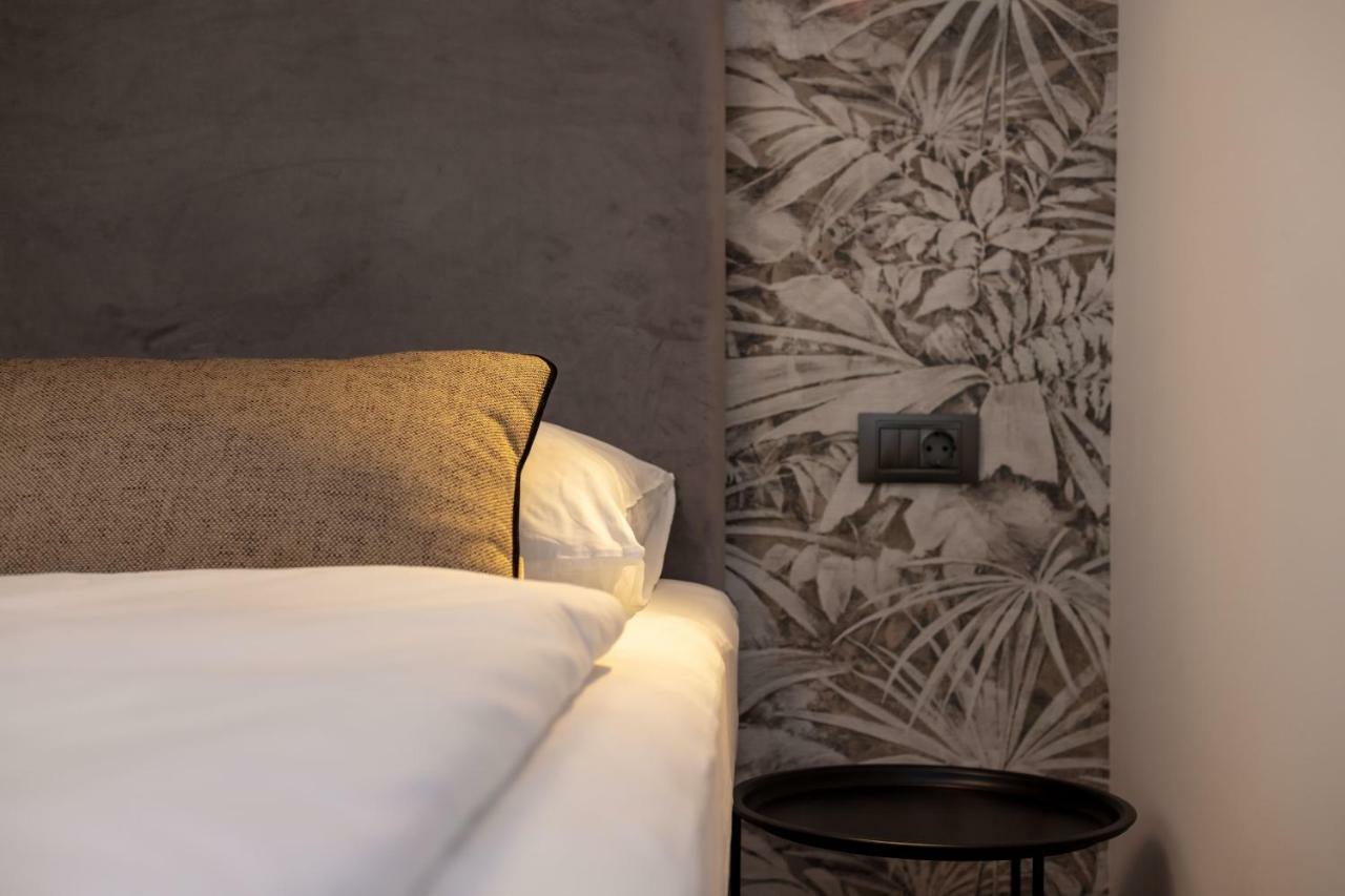 Pansion Amigos Hotell Podstrana Exteriör bild