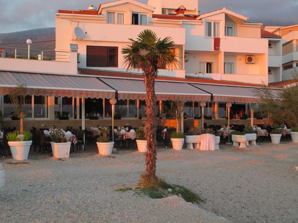 Pansion Amigos Hotell Podstrana Exteriör bild