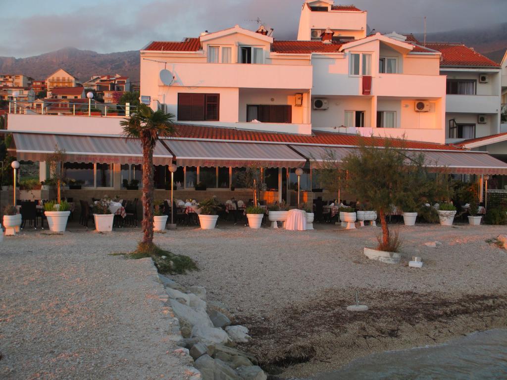Pansion Amigos Hotell Podstrana Exteriör bild