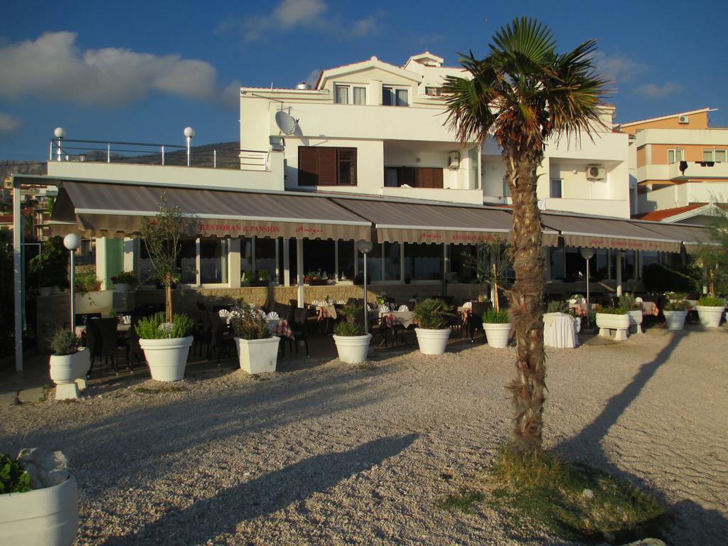 Pansion Amigos Hotell Podstrana Exteriör bild